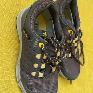 teva hiking/outdoor shoes